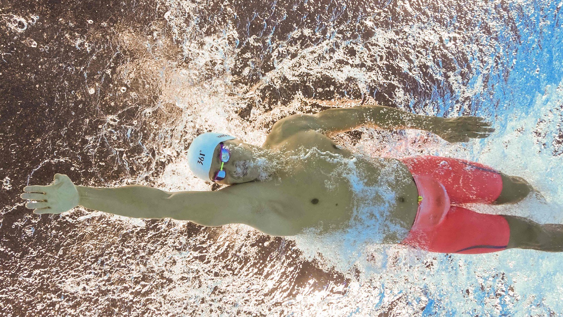 女篮姑娘用汗水换来掌声与尊重,女篮女生